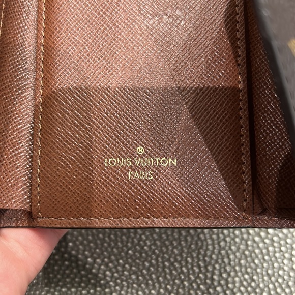 LOUIS VUITTON wallet - Picture 8 of 12